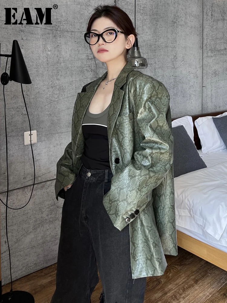 

[EAM] Women Green Pu Leather Big Size Casual Blazer New Lapel Long Sleeve Loose Fit Jacket Fashion Spring Autumn 2023 1DF5576