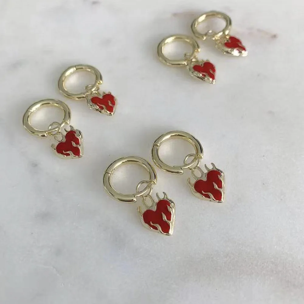 New Fashion Flame Love Ladies Pendant Earrings With The Same Birthday Gift Alloy Jewelry Wholesale Direct Sales