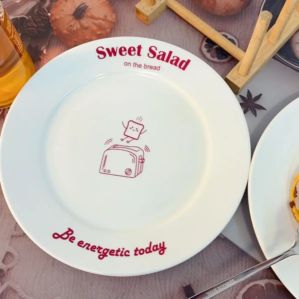 Маленькая красивая керамическая тарелка в виде кролика во французском стиле