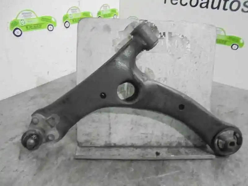 1057030 правая передняя нижняя Подвеска Toyota Corolla Verso (r1) 2 Turbodiesel Cat (б/у)|Детали и
