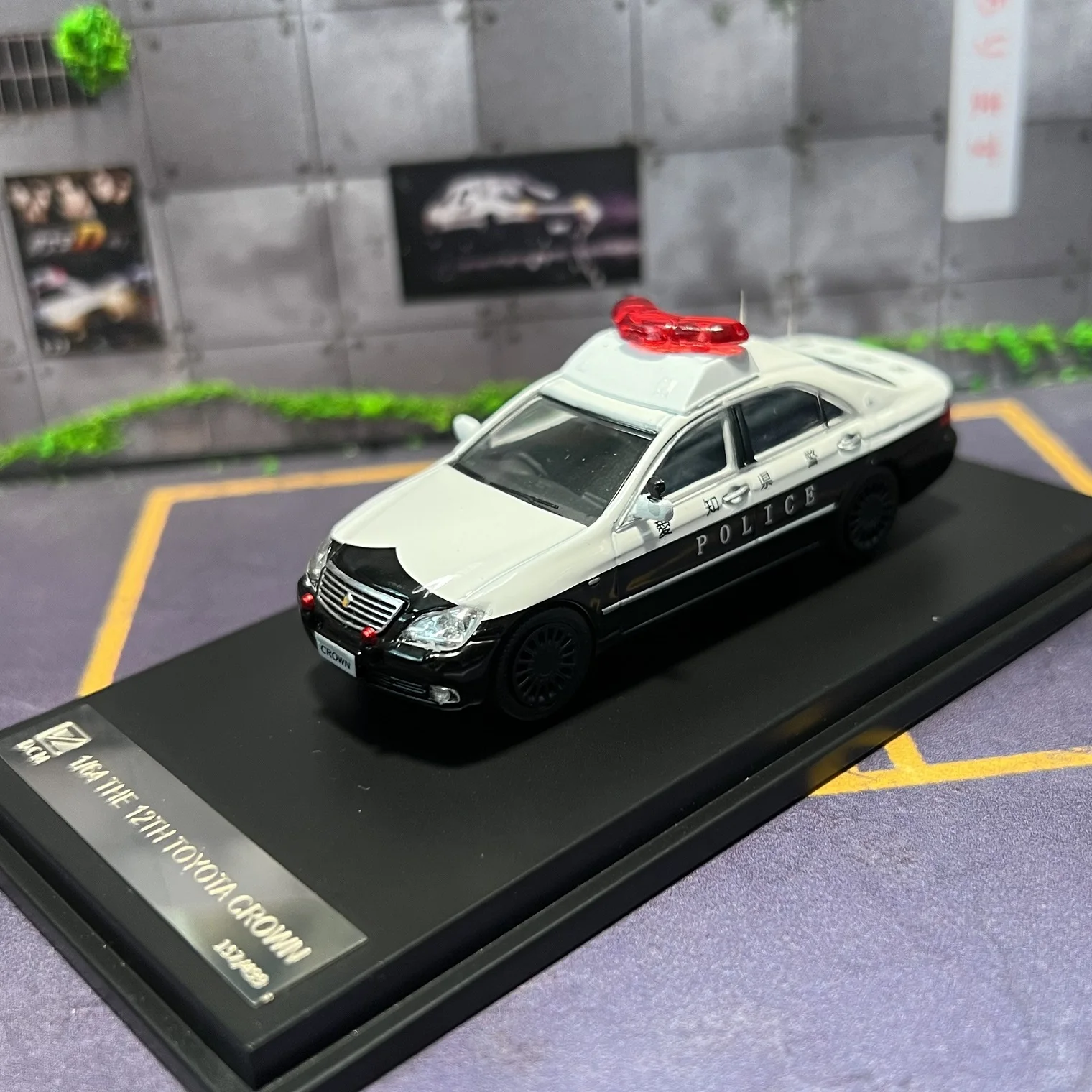 DCM 1/64 Crown Police Car литая под давлением модель автомобиля из сплава