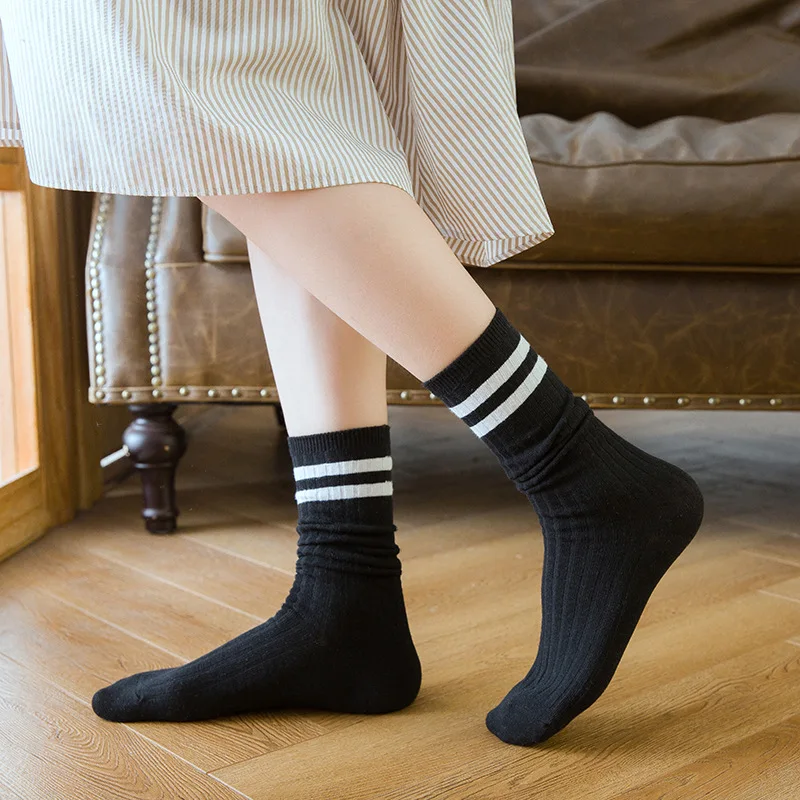 Женские длинные носки в стиле колледжа однотонные черные и белые японском милые