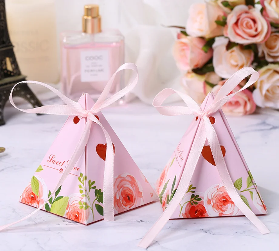 

100pcs Favor candy Box bag Fashion new flower creative wedding triangle candy box bow flamingo box Wedding Favor Gift Boxes