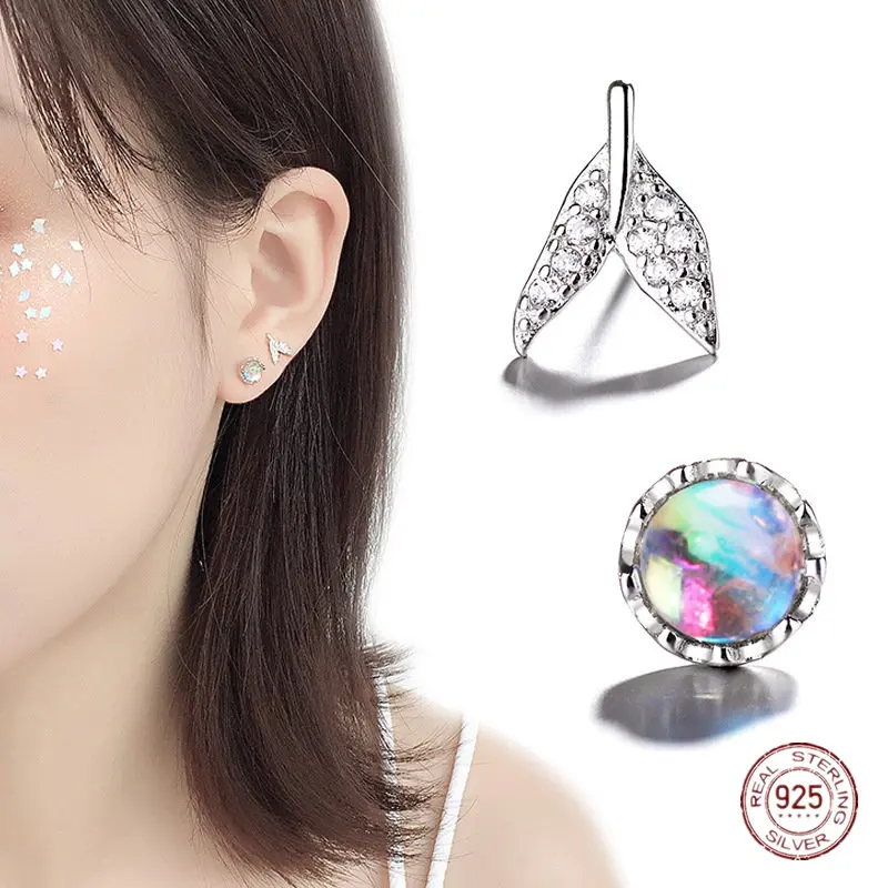 

Серьги-гвоздики Асимметричные из серебра 925 пробы с лунным камнем и голубым поролоном