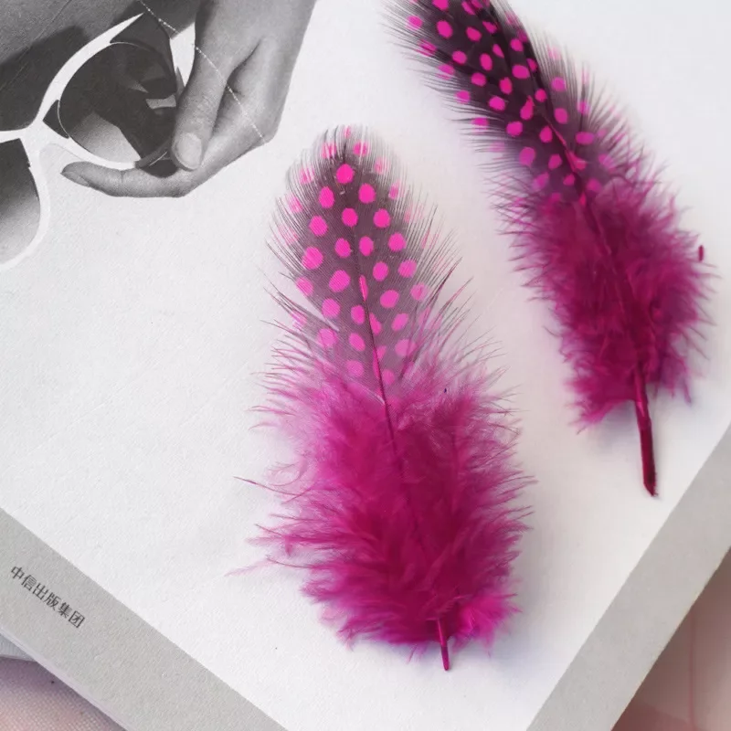 

Guinea Fowl Spotted Feather Crafts 45-80 mm Chicken Feather Beautiful Gull Extension Feathers for Home Decor feather