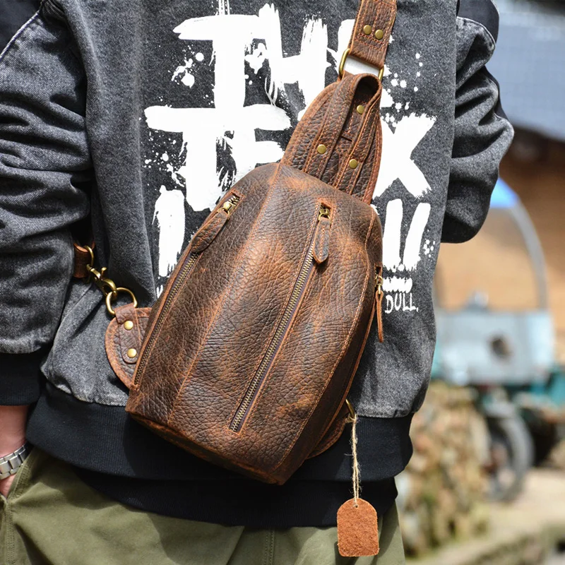 

AETOO Original cowhide retro men's chest bag messenger bag leather backpack men's new crazy horse leather tide bag leisure moto