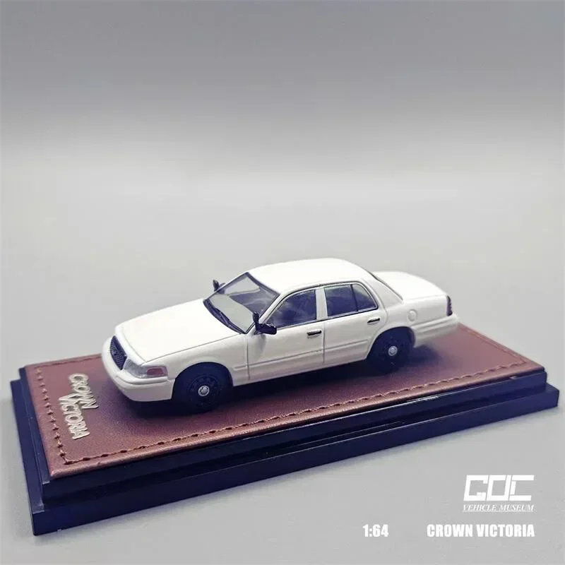GOC 1:64 CROWN VICTORIA Белый детектив Limited499 Литая под давлением модель автомобиля