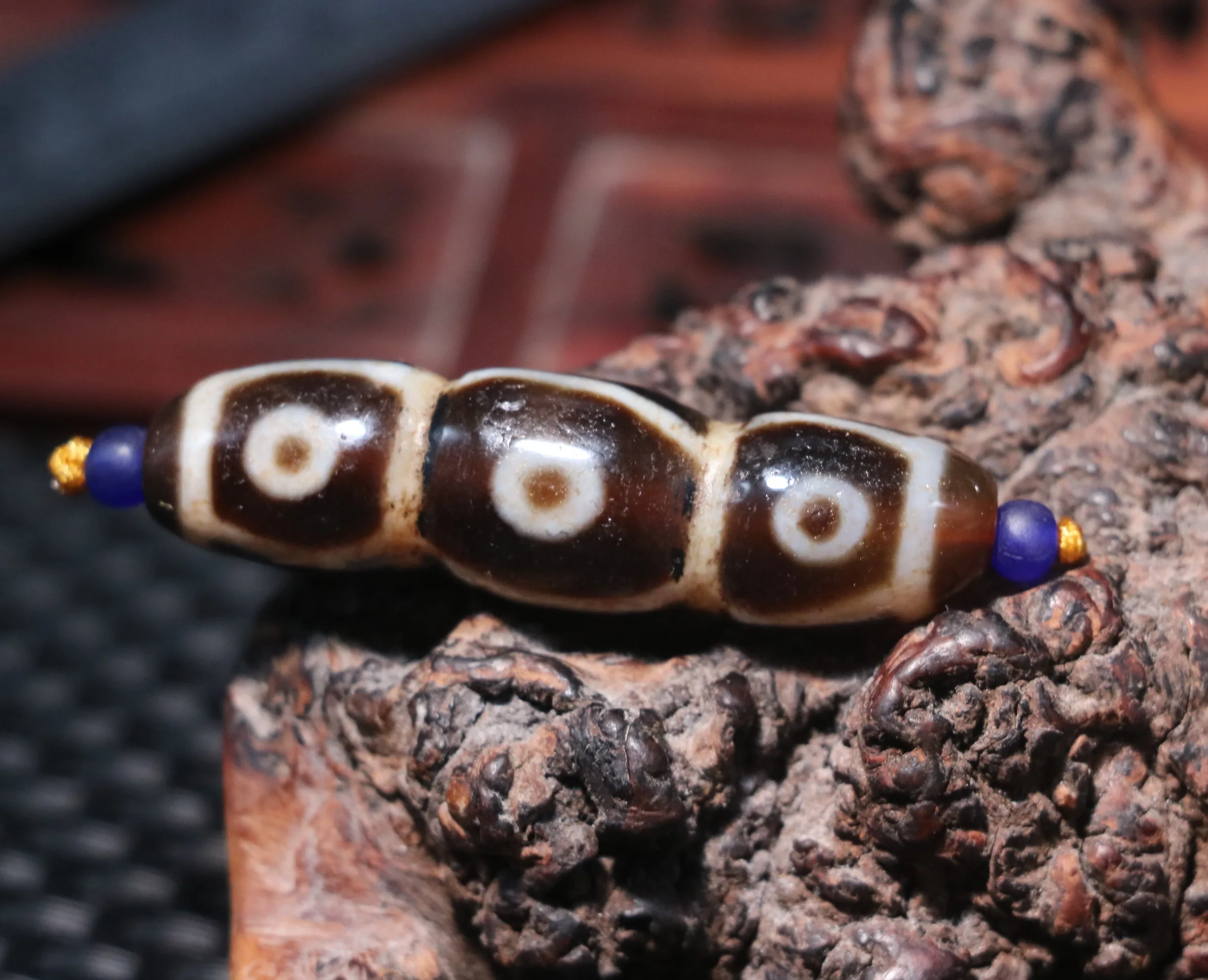 Волшебная энергия тибетский Топ Старый Агат 2 складных линии 6 глаз в форме лотоса