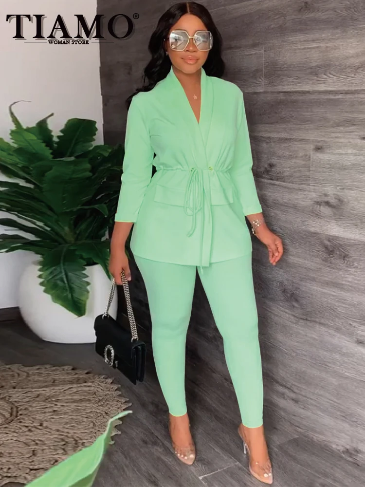 

Костюм брючный женский однотонный на шнуровке, с длинным рукавом