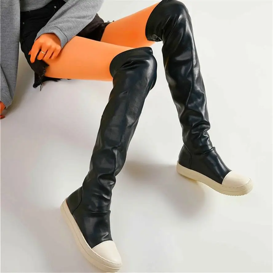 Женские высокие сапоги выше колена с круглым носком на плоской подошве |