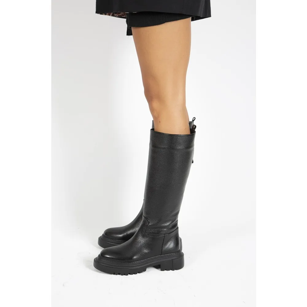 

Dorlie Women Black Thick Sole Leather Boots