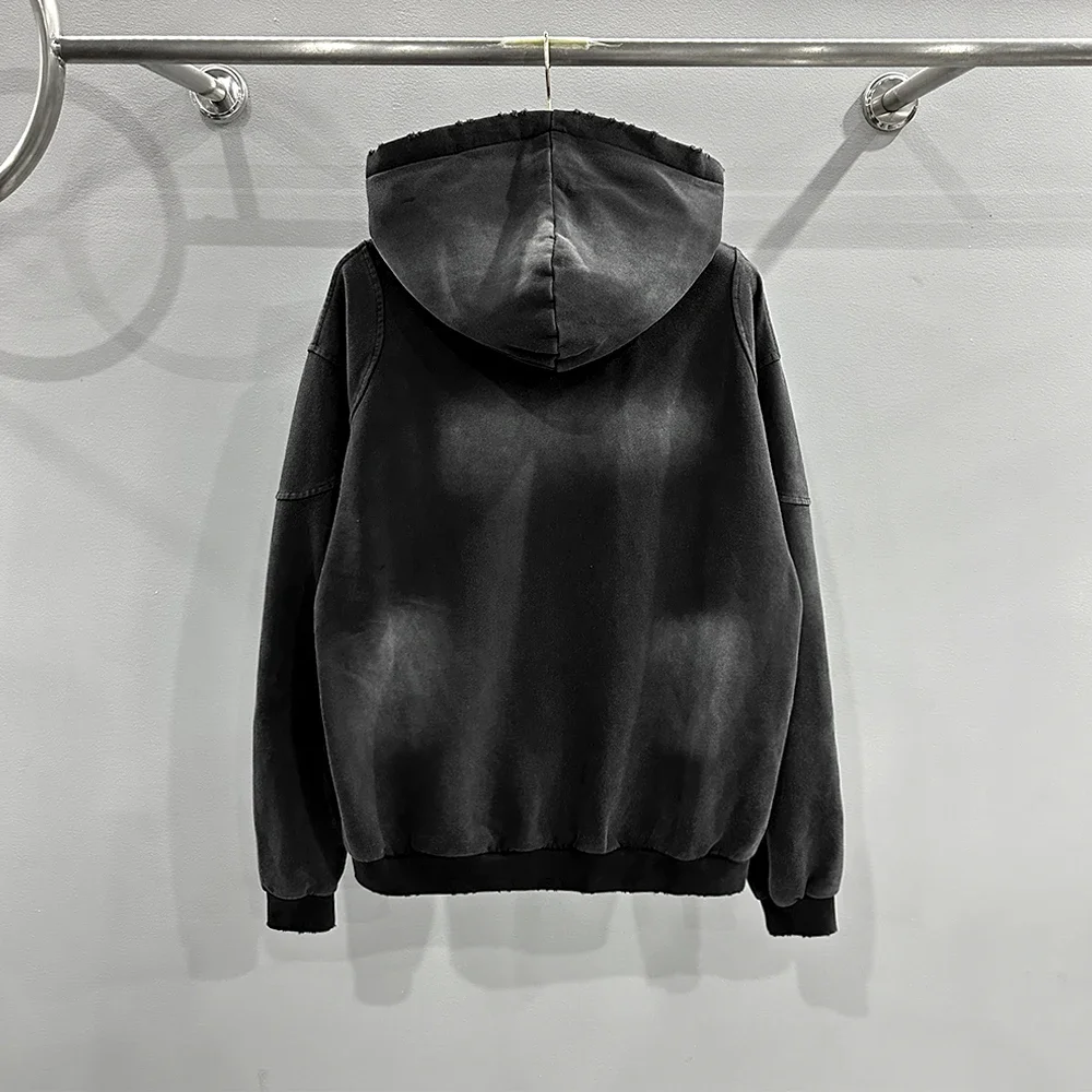 Черная толстовка с капюшоном на молнии градиентом