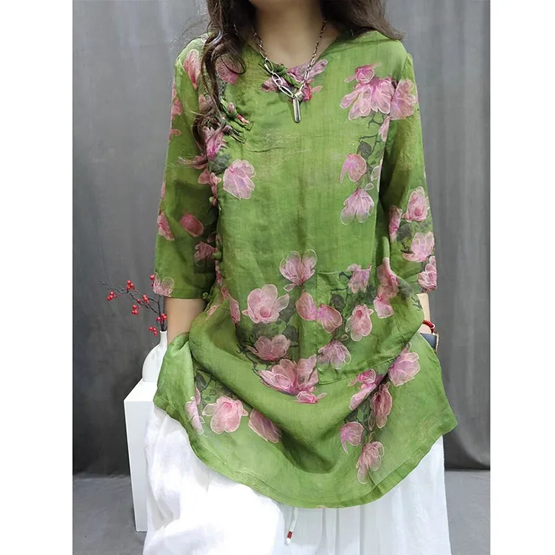 Женская хлопковая блуза с круглым вырезом рукавом три четверти и цветочным