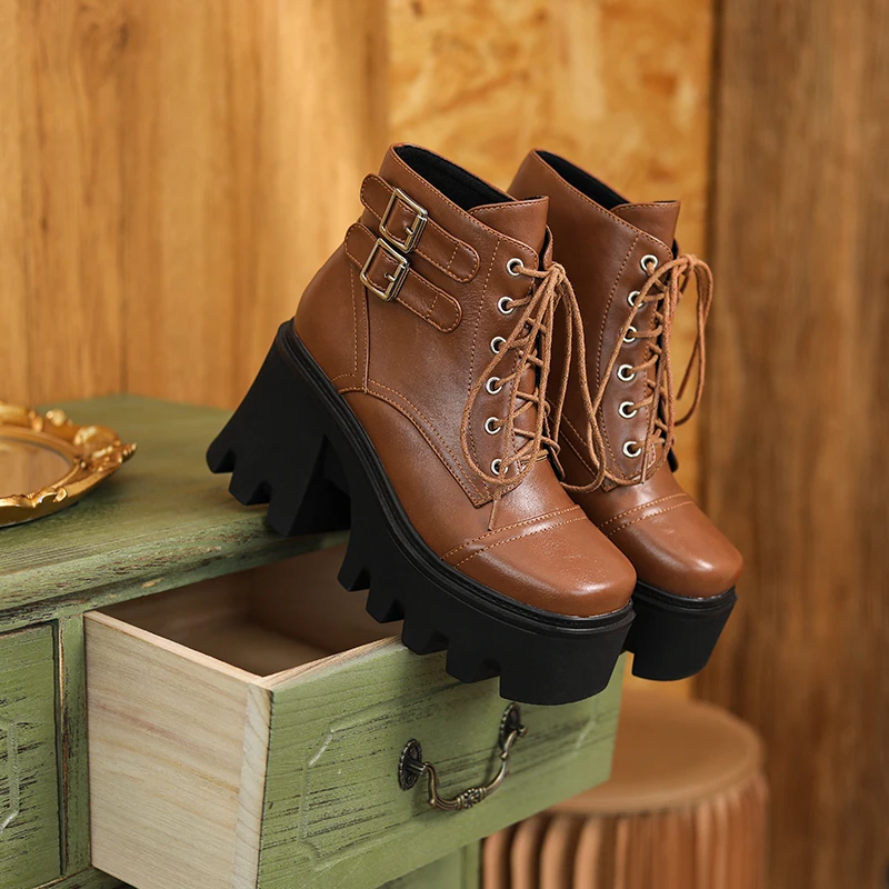 Ботинки двухрядные на высокой платформе металлическая пряжка квадратный носок