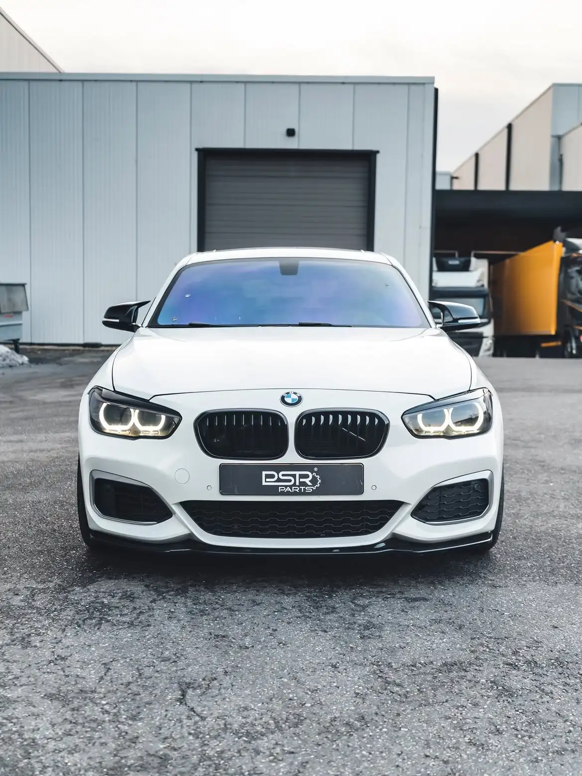 Фото Для BMW серии 1 F20 F21 118i 120i M135i M140i LCI 2015-2019 автомобильный передний бампер, спойлер, диффузор, защита, дефлектор, комплект кузова из АБС-пластика №1