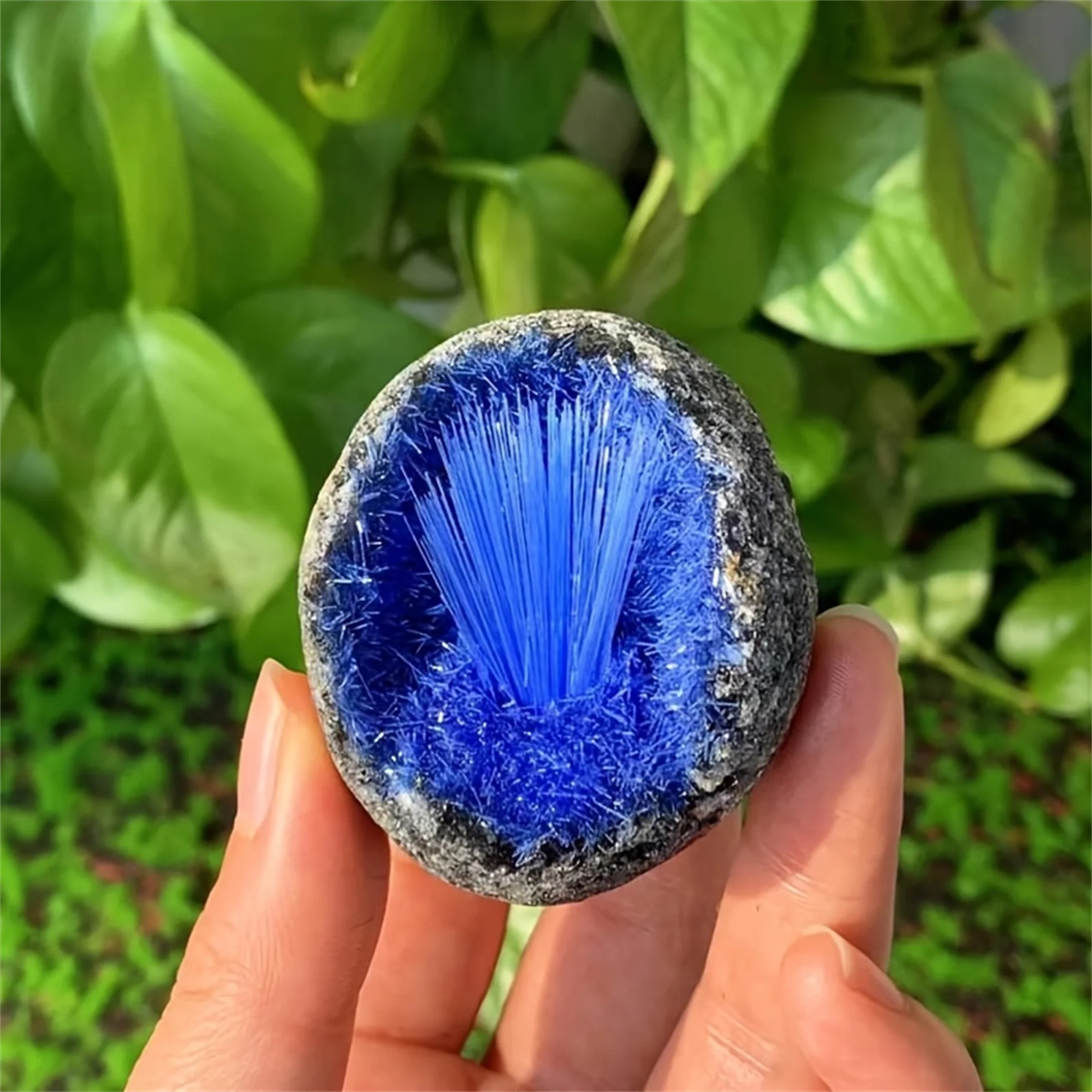 

Искусственная марокканская минеральная жеода синяя и желтая полоска