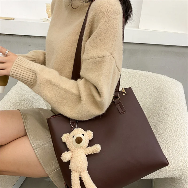 New 2022 Women Shoulder Bag Shopping And Travel Bags Large Capacity Handbags Winter Autumn Style Simple Fashionable Tote Bags