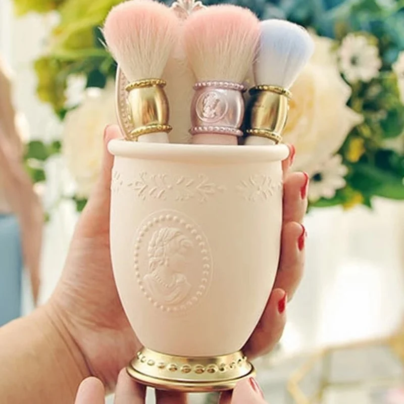 

French Retro Makeup Brush Holder Bracket Embossed Portrait Cosmetic Tool Organizer Comb Pen Pencil Storage Box Container
