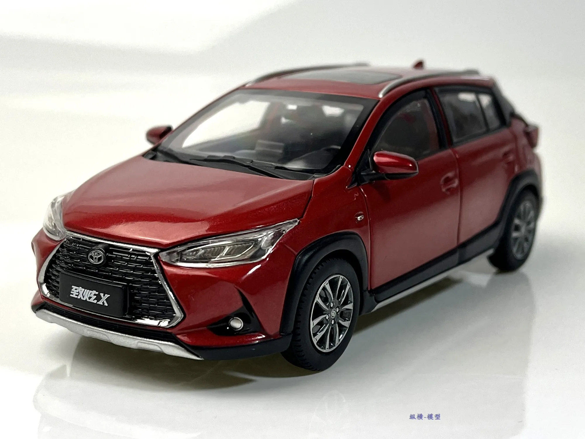 

1:30 toyota YARiS L X Alloy car model Furnishing articles collection