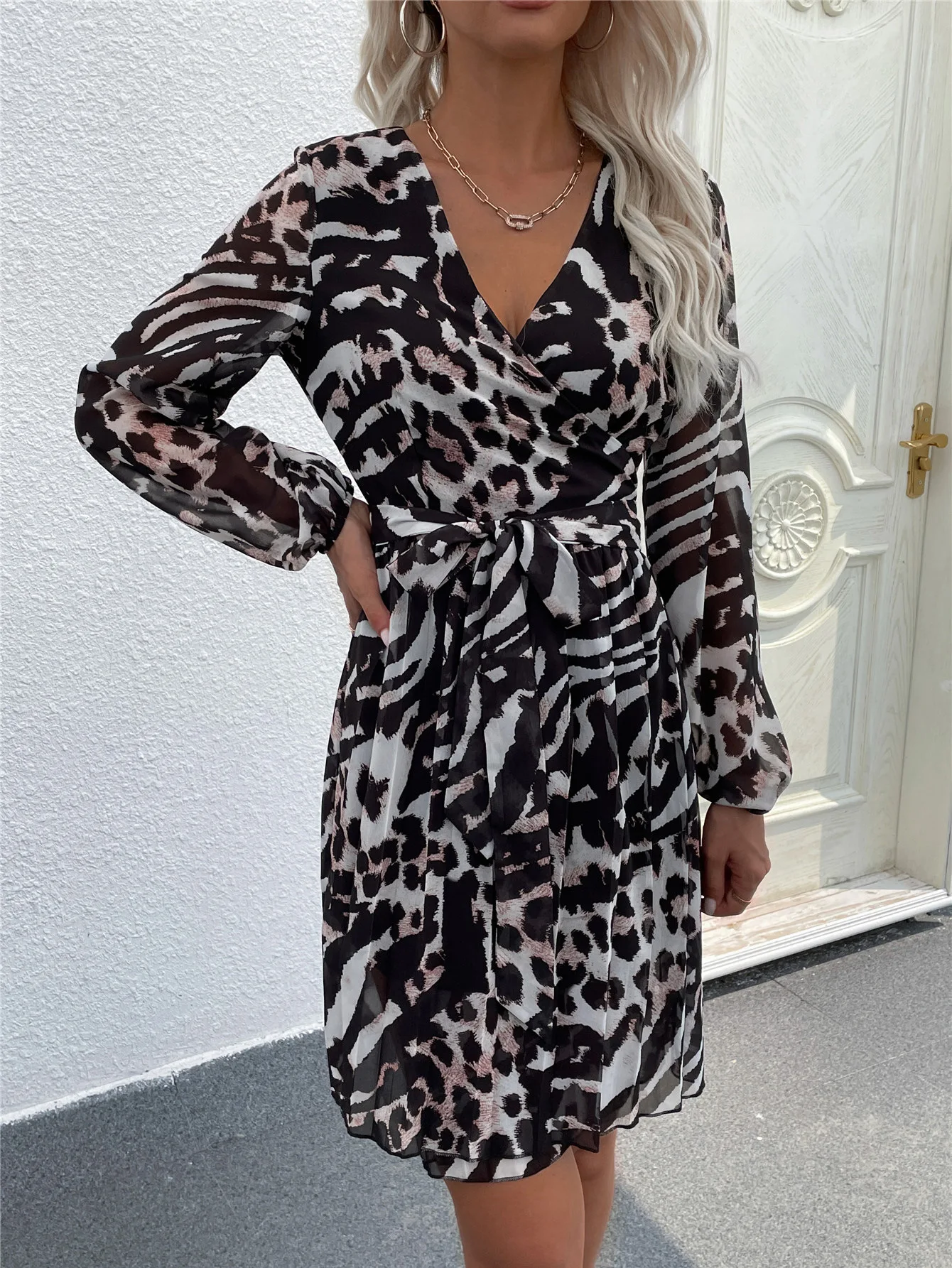 

Women Elegant Leopard Print Mini Dress 2022 Spring Long Sleeve V-Neck Slim Sexy Dresses Office Ladies Clothes High Waist Robe
