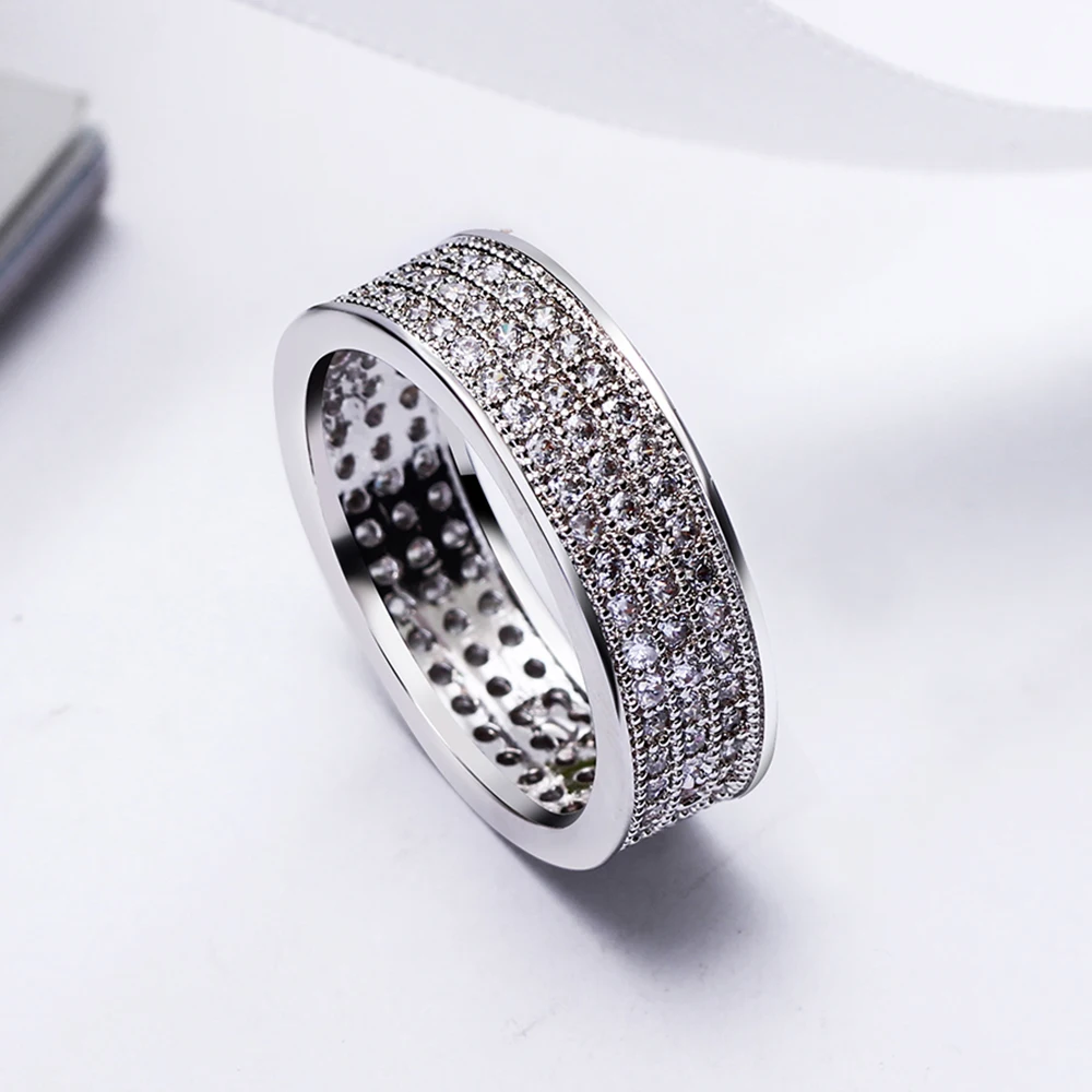 Классическое кольцо из меди золотого цвета с фианитами класса ААА