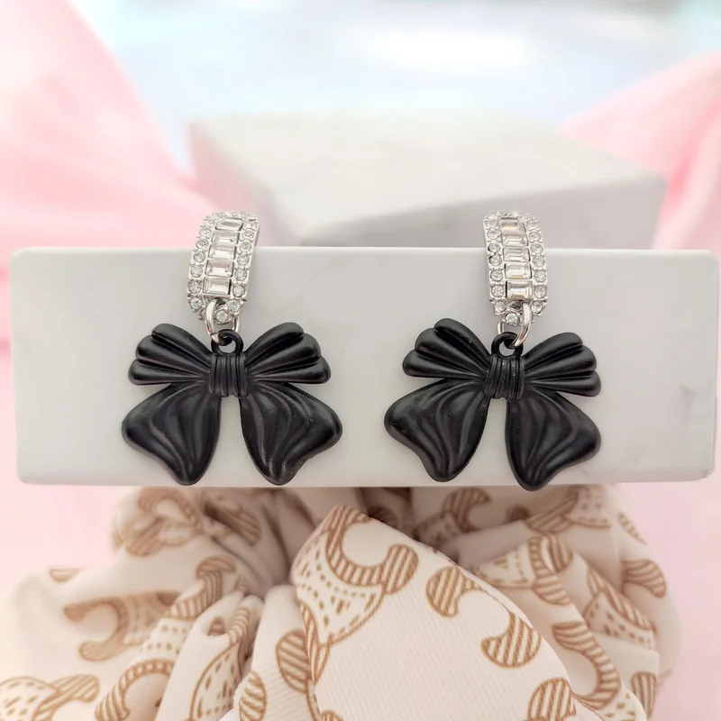 

Женские серьги-гвоздики из циркония, с бантом