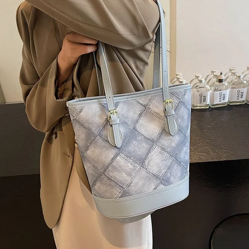 Сумка-тоут женская в клетку вместительный саквояж на плечо с верхней ручкой