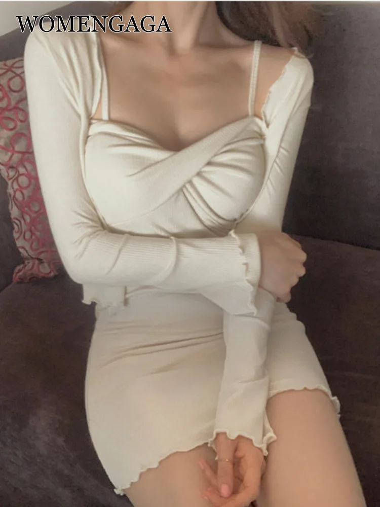 

Женское мини-платье с V-образным вырезом, оборками и кружевом