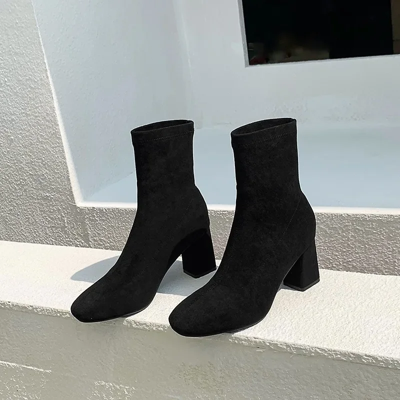 Женские ботинки на молнии Осенние однотонные короткие с квадратным носком