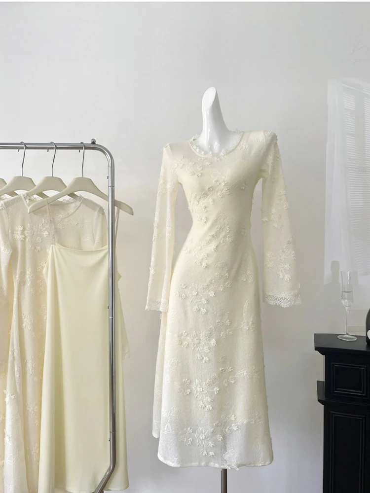 Женское абрикосовое вечернее платье