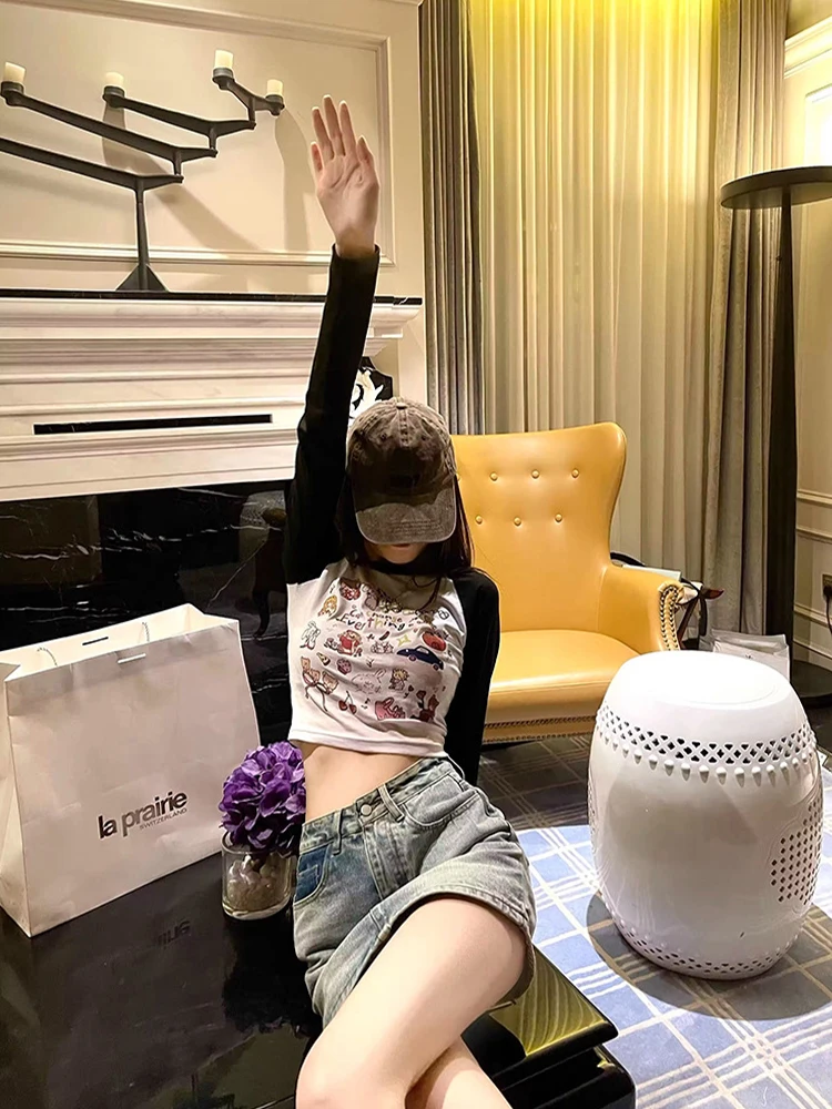 Женская футболка с длинным рукавом круглым вырезом и принтом