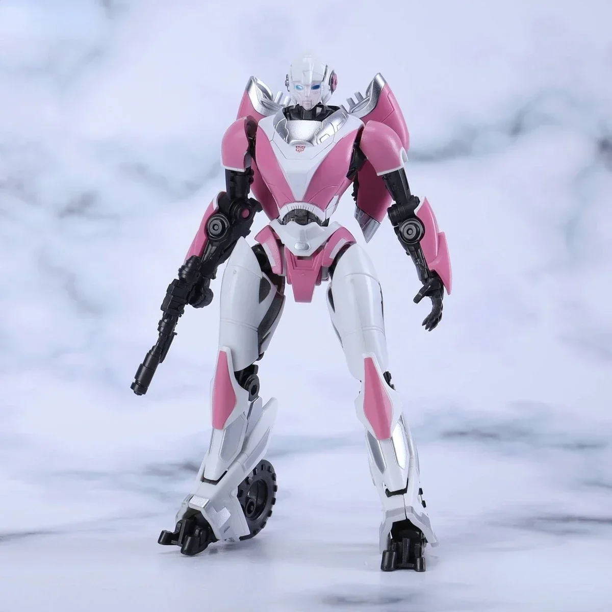 В наличии Аутентичные Trumpeter Transformers Bee Arcee подвижная сборная фигурка без клея