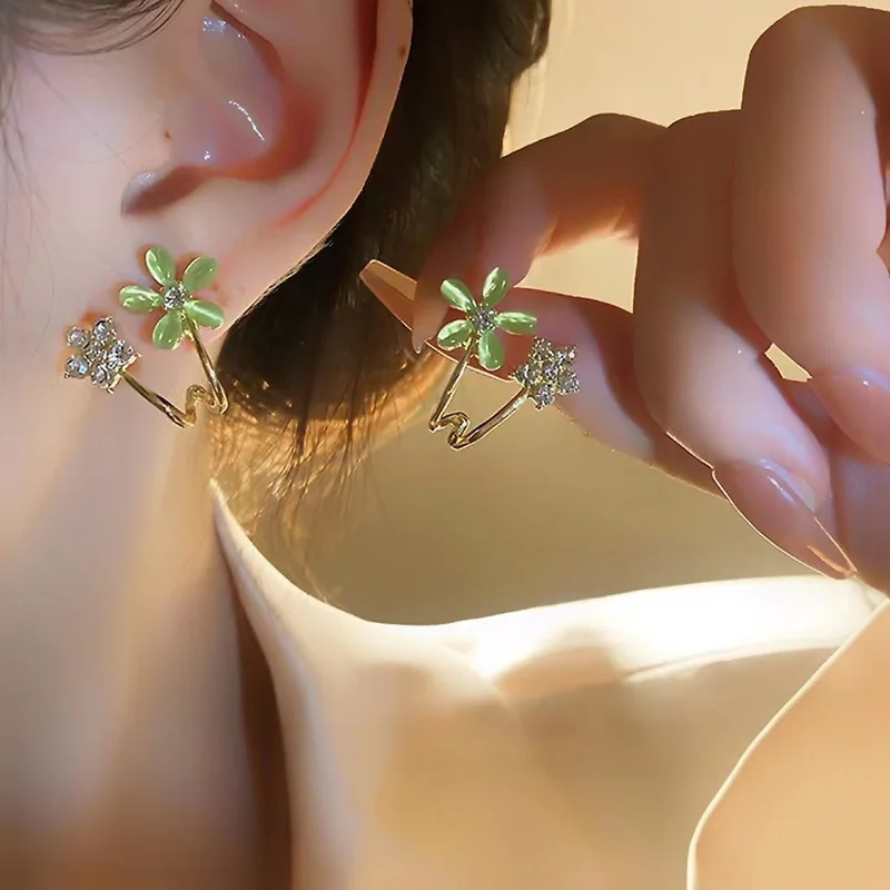 

Sakura stud earrings small fresh green earrings 2022 new trendy niche design sense diamond-set opal earrings