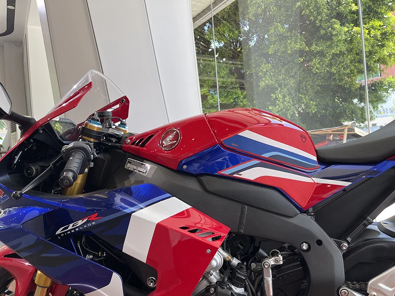 Фото Наклейка для Honda CBR1000RR-R SP CBR1000RRR, наклейка с газовым наколенником, новая модель №4