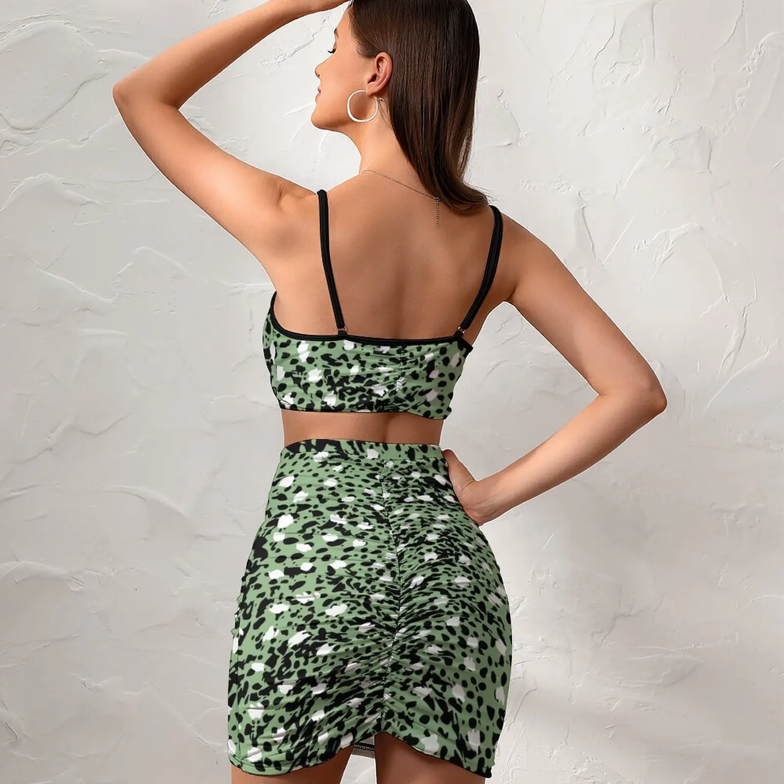 Повседневный комплект с юбкой леопардовым принтом