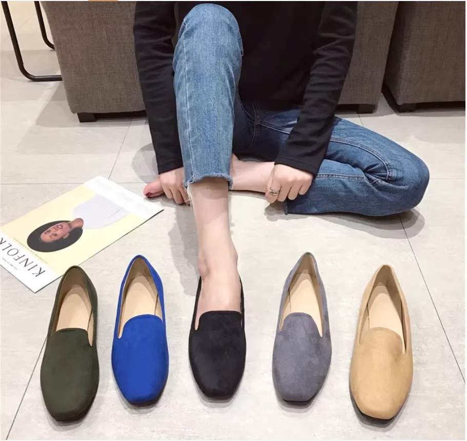 Женские туфли в стиле ретро черные на плоской подошве с квадратным носком