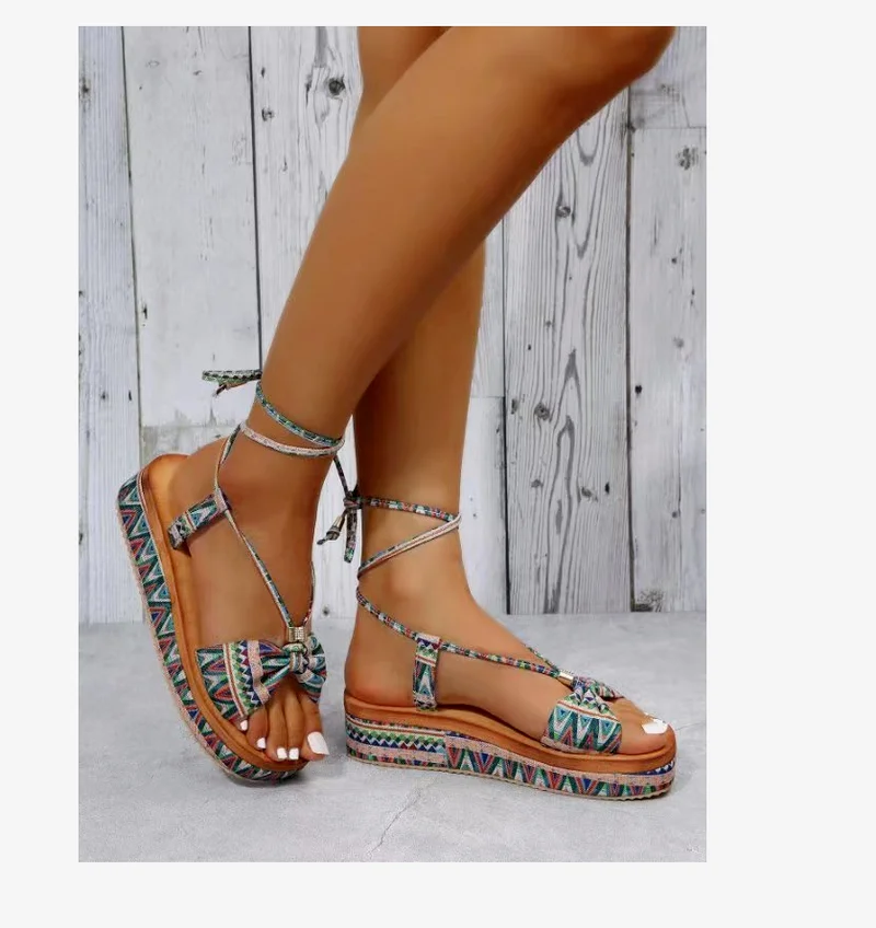 Сандалии женские на танкетке со змеиным принтом модная повседневная пляжная