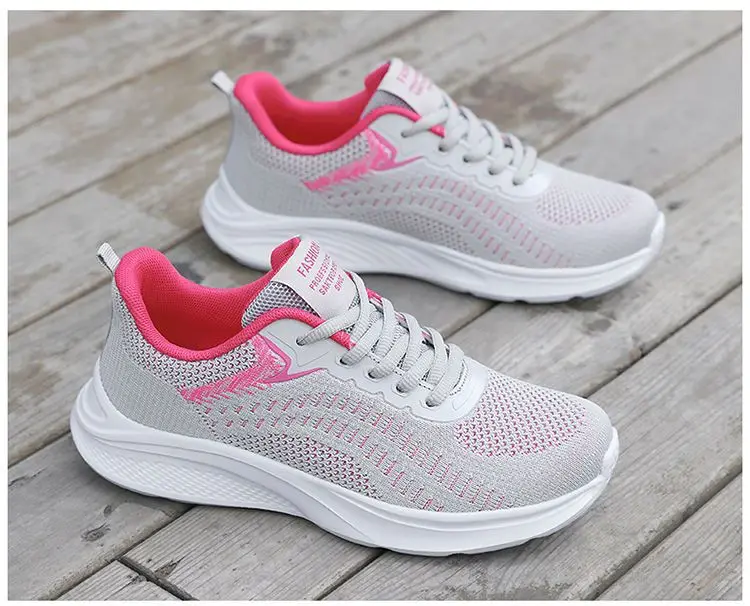 2023 New Women's Sports Shoes Spring Breathable Non slip Lightweight Running Shoes Soft Sole Large Fashion Mom Casual Shoes