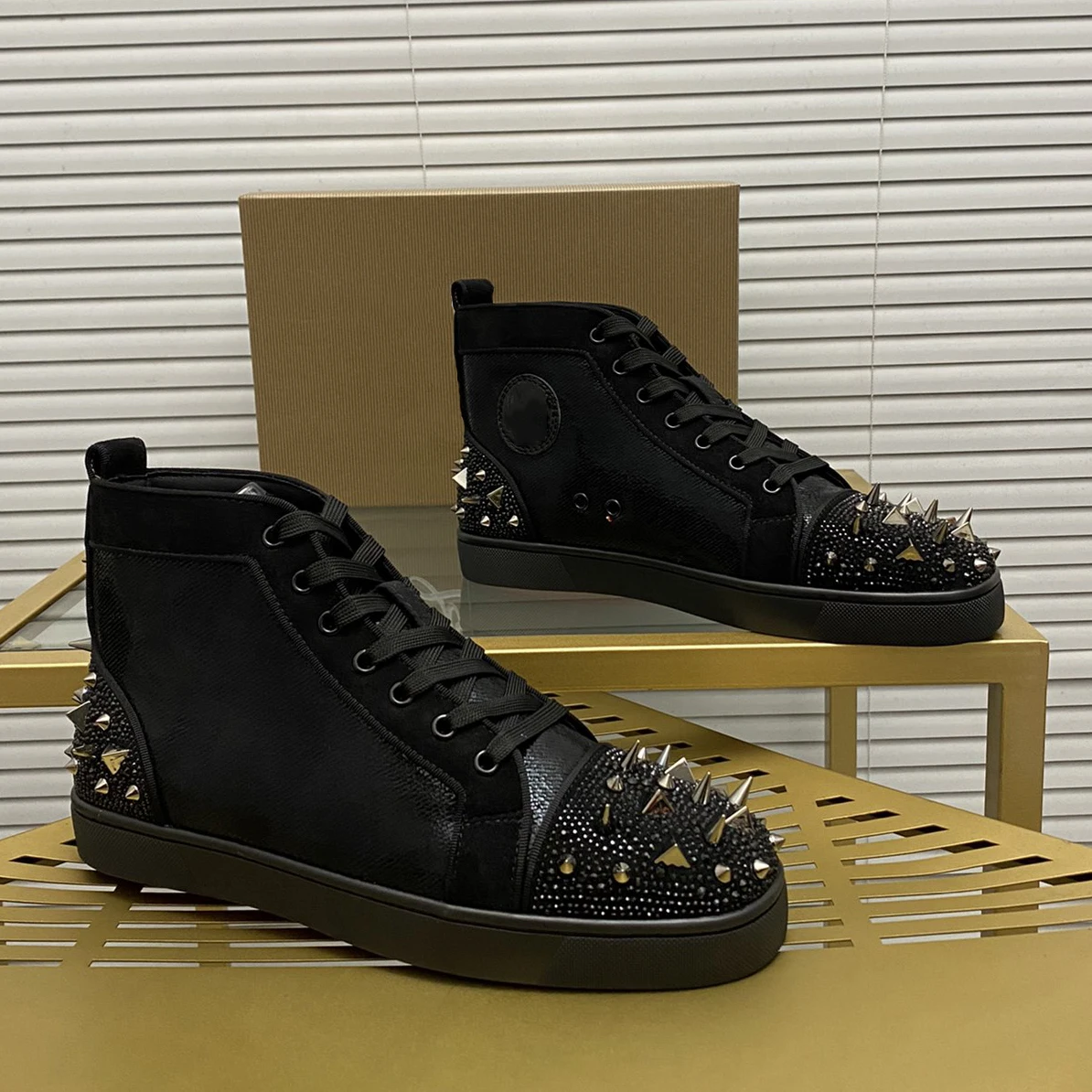 

Top Quality Red Sole Mens Casual Shoes Luxury Womens Leather Sneakers Unisex Fashion Trainers Youth Designer Couple Shoes MD0218