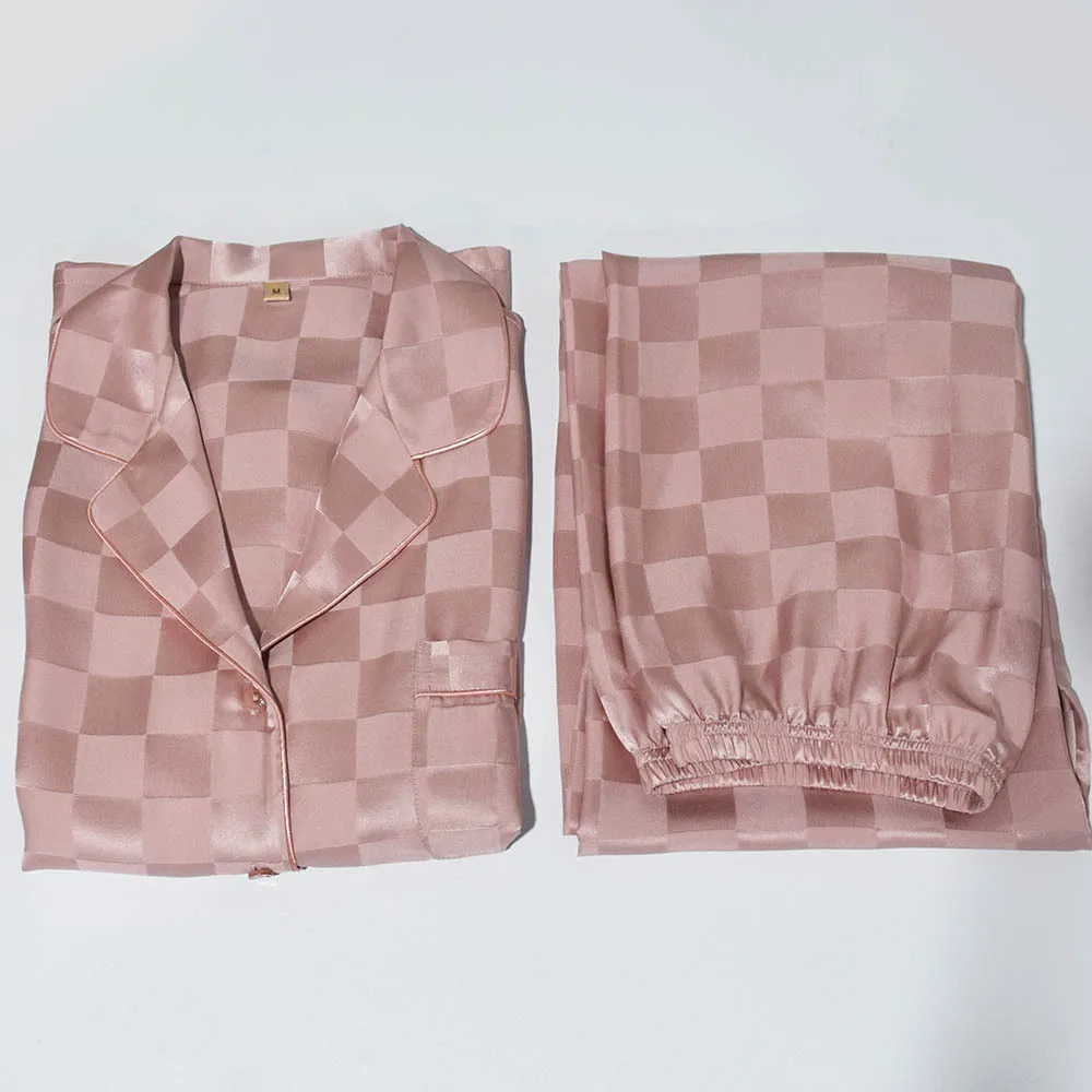 Рисунок 6 - Шелковая пижама для мужчин 100