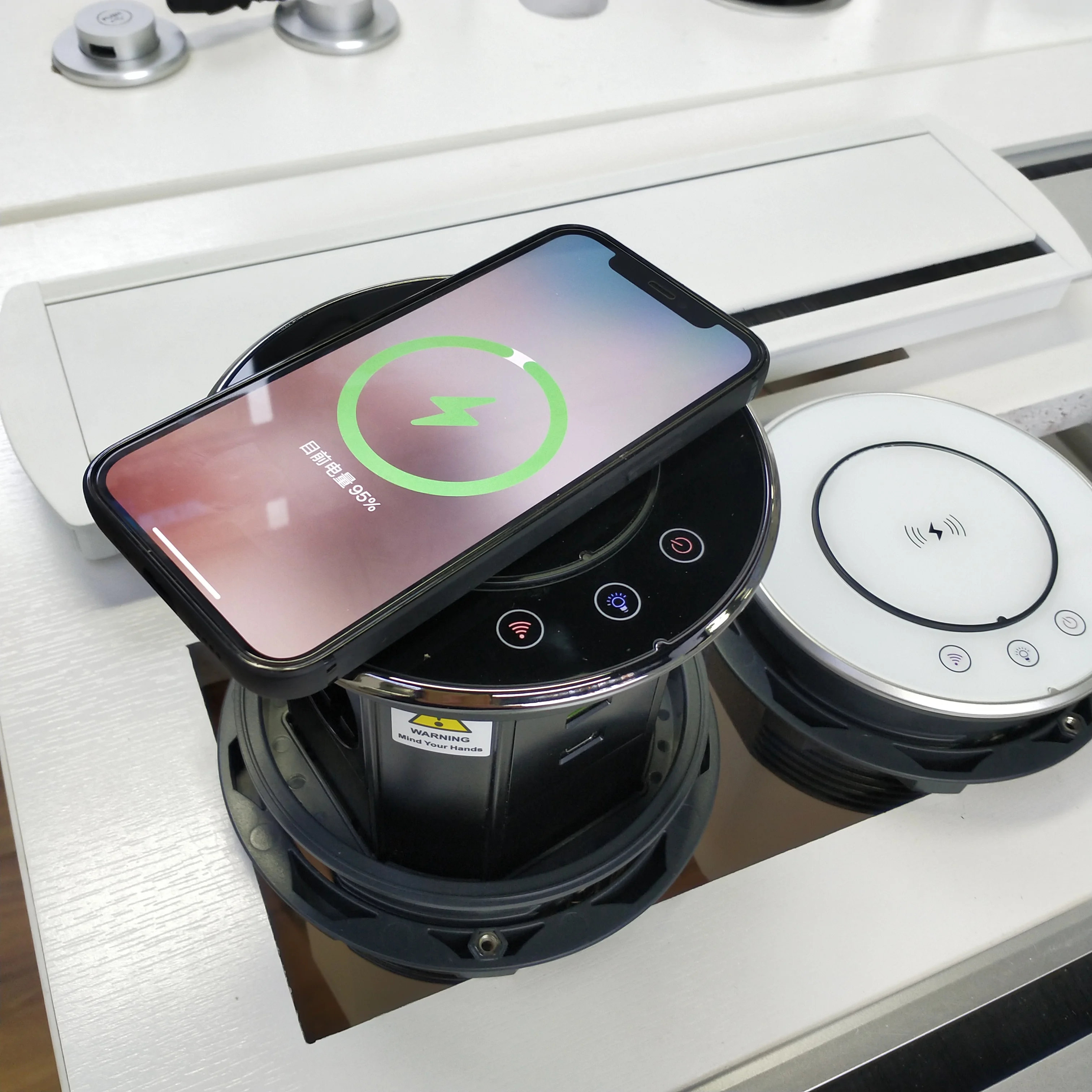 Водонепроницаемая интеллектуальная настольная розетка с электроприводом для