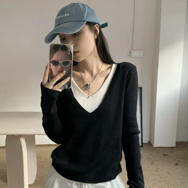 

Fake Two Piece V-neck Long Sleeved T-shirts for Women 2023 New Fashion Autumn Slim Fit Contrast Color Top Vintage Oversized Tees