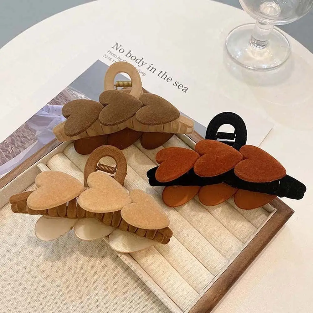 

Новые корейские флокирующие заколки в форме сердца, большие заколки-крабы для женщин и девушек, банная заколка, женский модный головной убо...