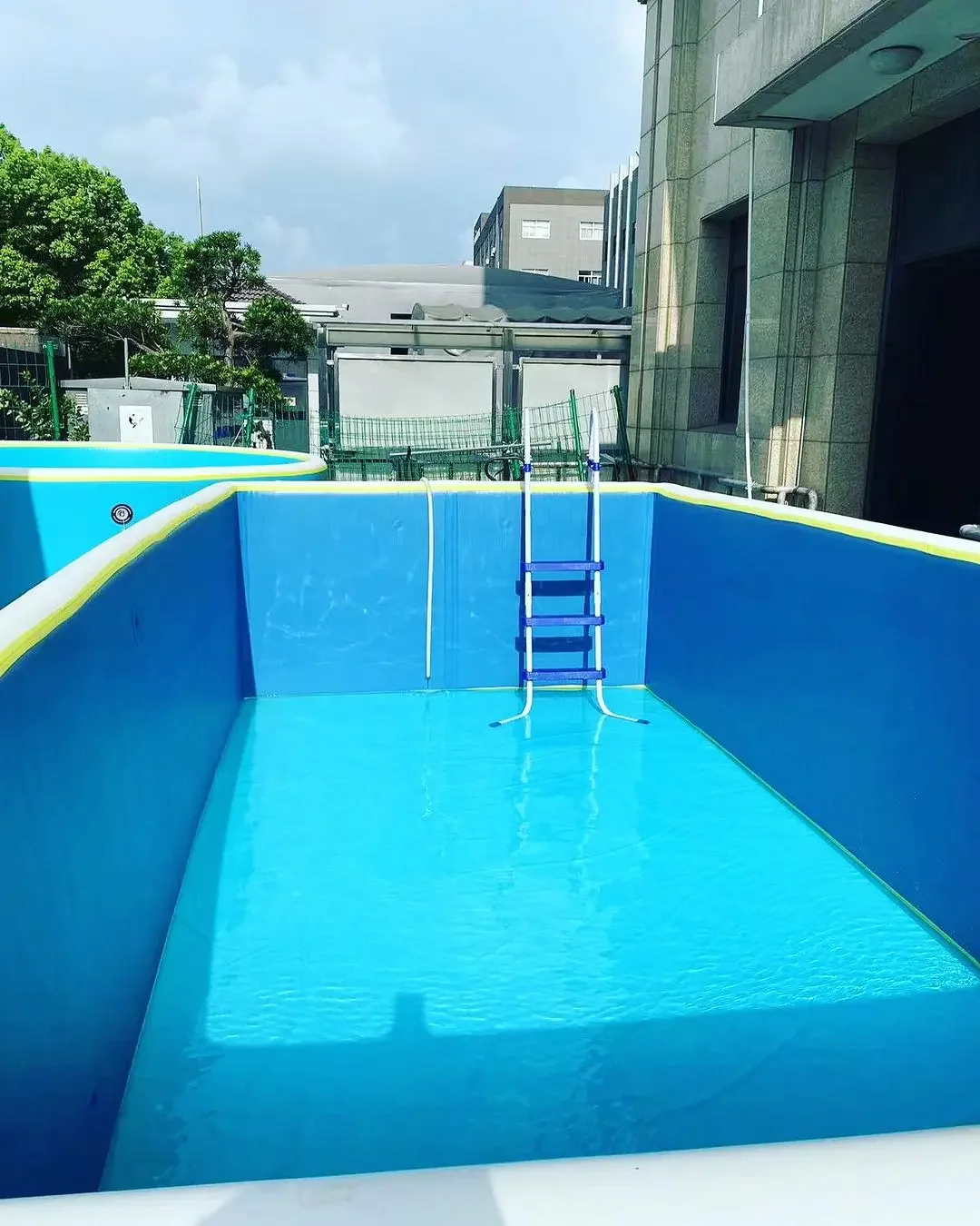 Портативный надувной бассейн