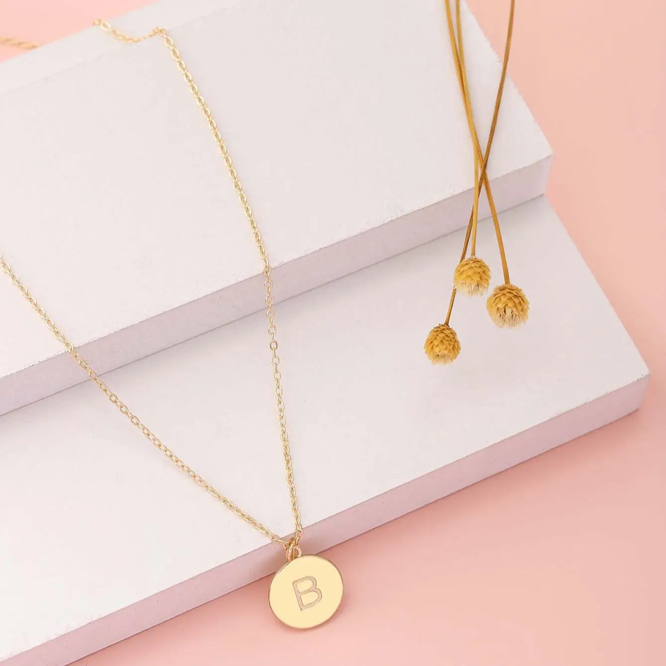 

Simple Round Piece 26 Initial Letter Copper Pendant Clavicle Chain Personality Exquisite Disc Letter Necklace For Women