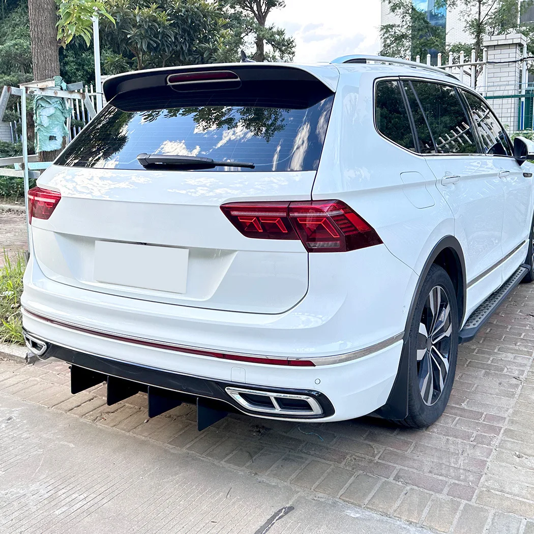 Фото 5-лопастной диффузор-спойлер для заднего бампера автомобиля VW Tiguan MK2.5 Standard R-Line 2021-2023 №3
