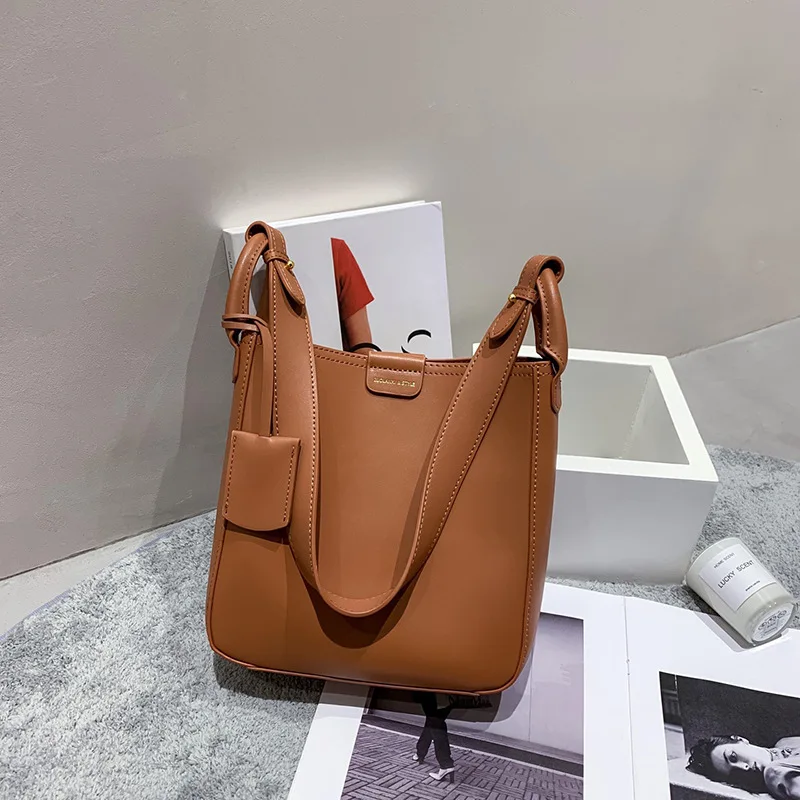 

2022 New Bucket Bag Women's Large Capacity Leather Satchel Spring Summer Commuting Single Shoulder Tote Bag