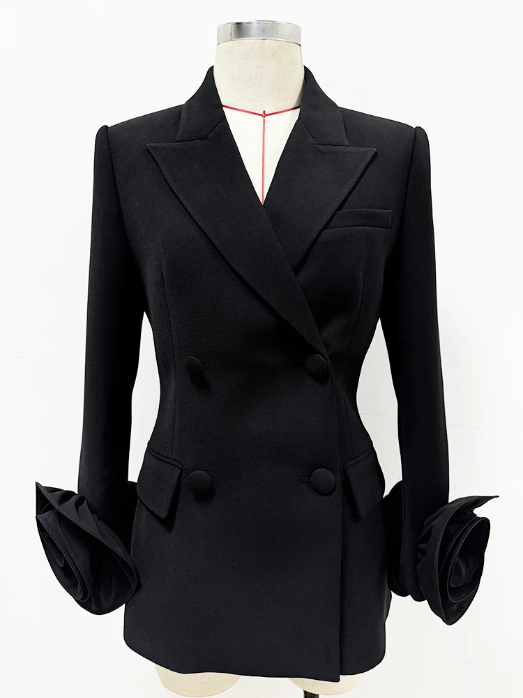 Женский двубортный блейзер с цветочной аппликацией