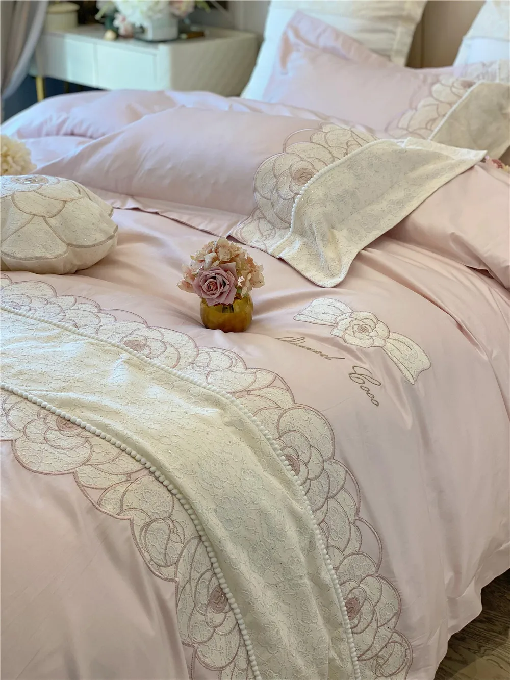

High-Grade Camellia Embroidered Pure Cotton Light Luxury Long-Staple Cotton Romantic Girl Bedding