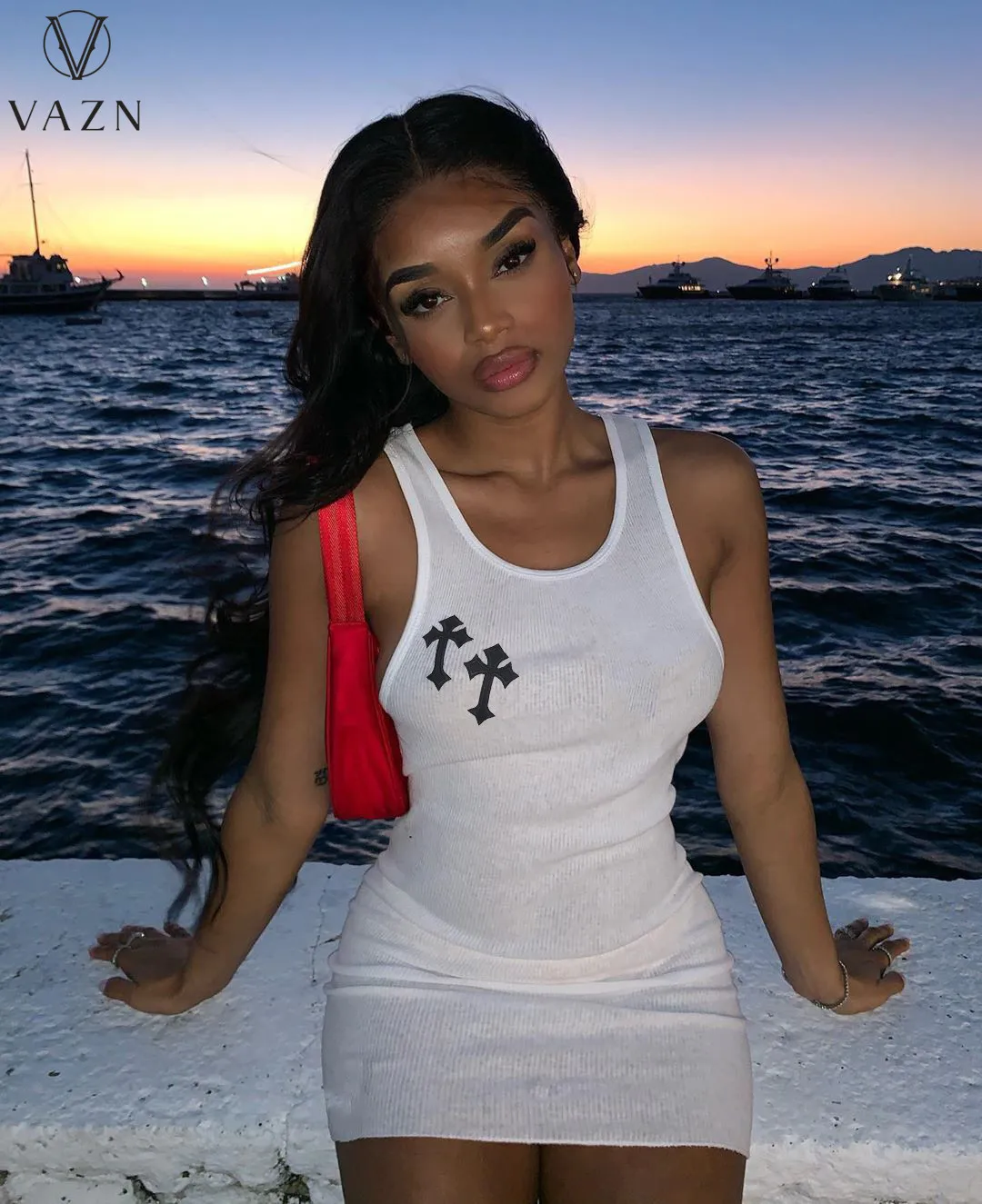 Популярное трикотажное платье-футляр VAZN 2022 простой Молодежный комбинезон